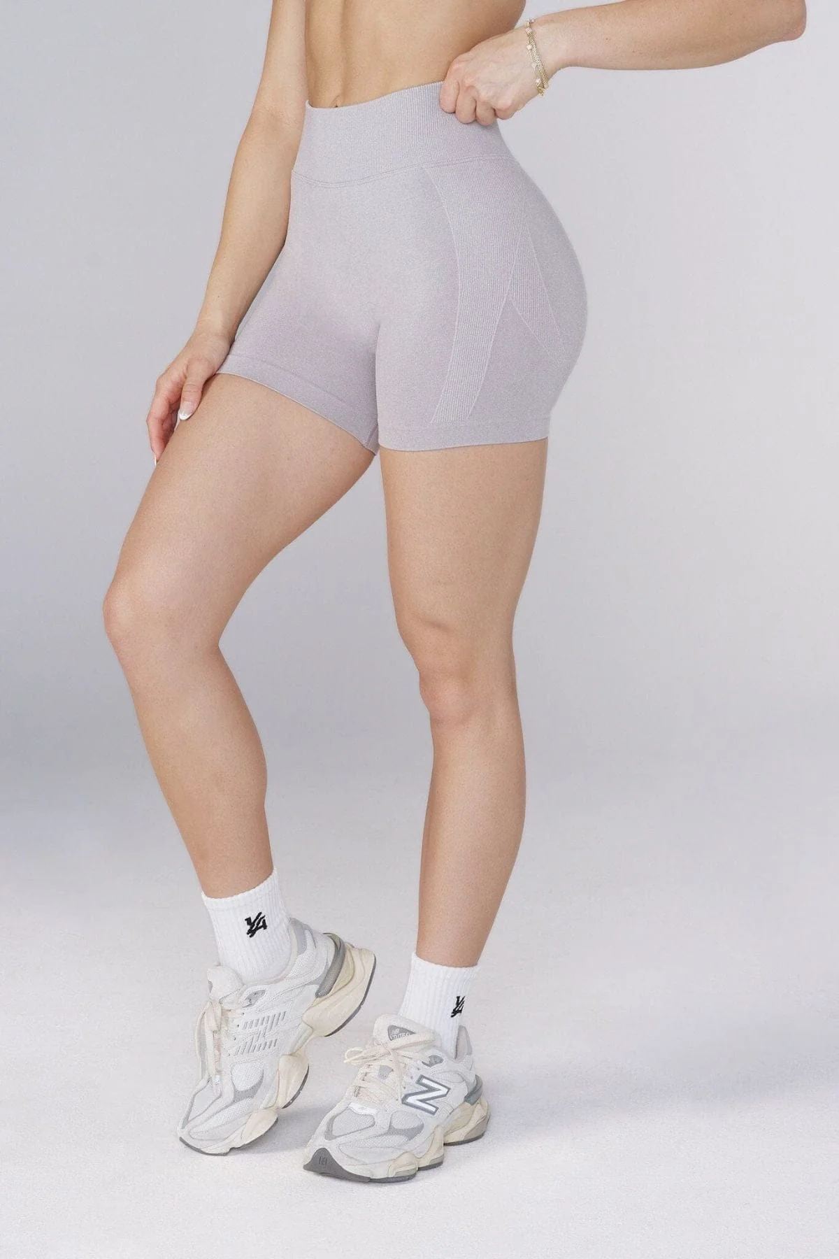 W148 Curve hourglass Shorts 5" - Image 11